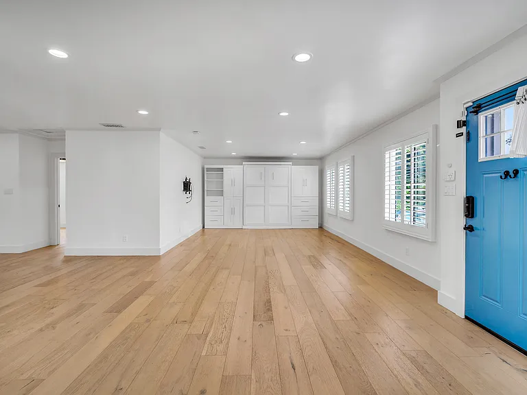 6647 W 82nd St — Photo 10