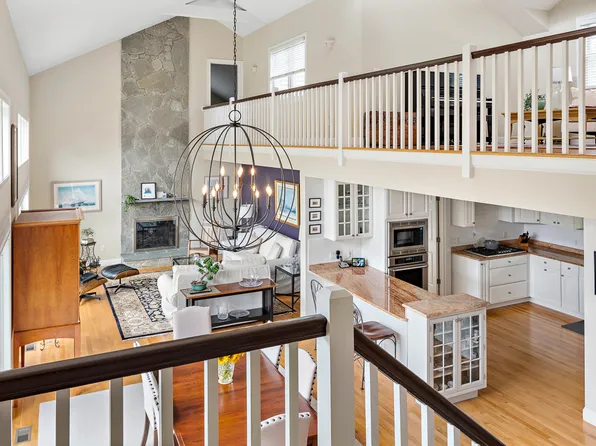 18 Woodhaven Dr, Edgartown, MA 02539