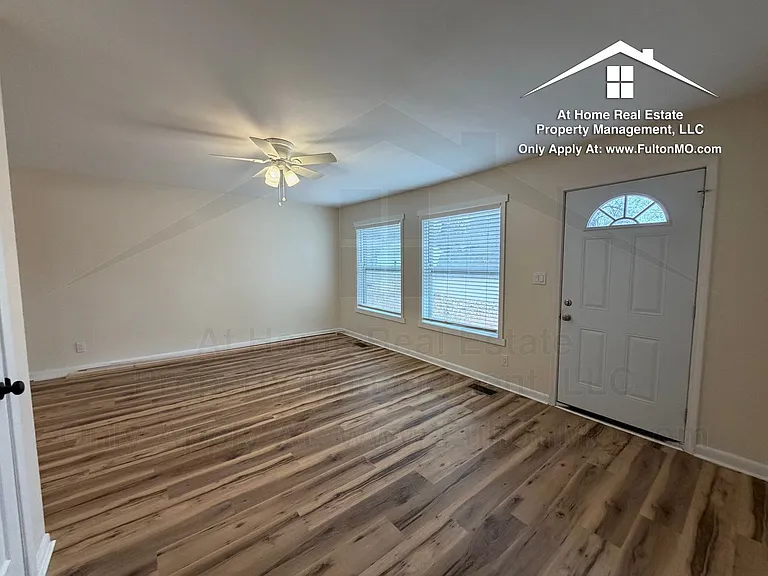 703 W 7th St — Photo 12