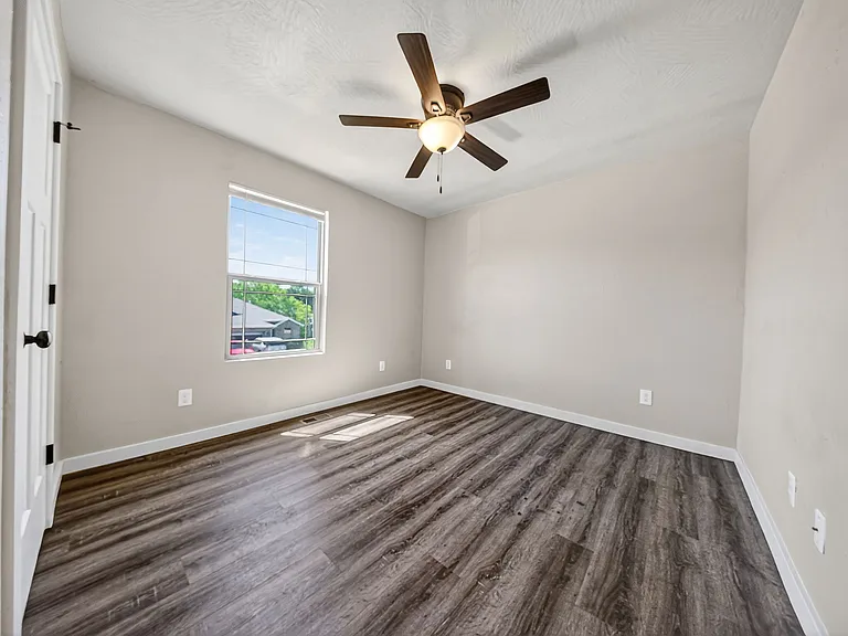 1420 S Treetop Ct — Photo 29