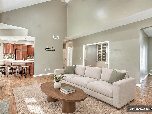 4th image of 36 Meadows End
