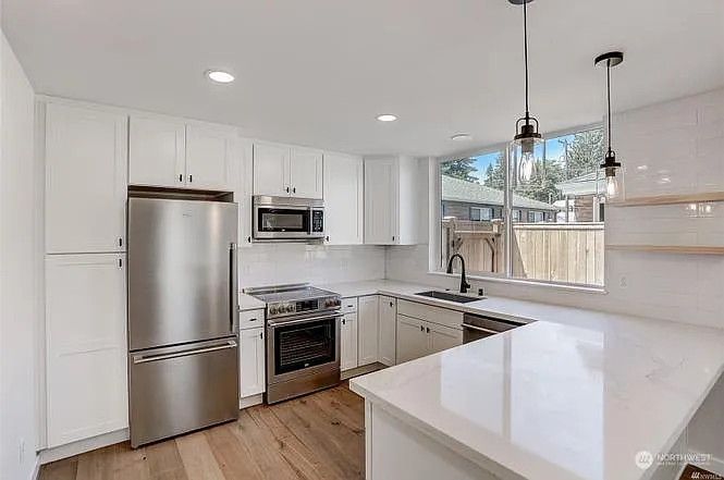 2 bed, 2.5 bath, 998 sqft, $3,700 — Photo 4