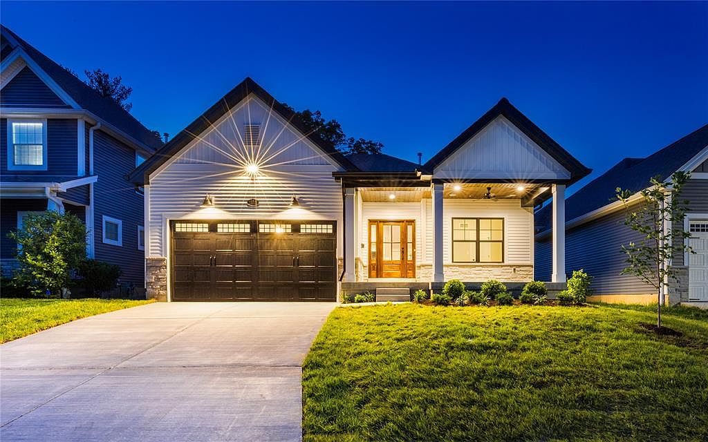 11811 Lillian Ave, Saint Louis, MO 63131 | Zillow