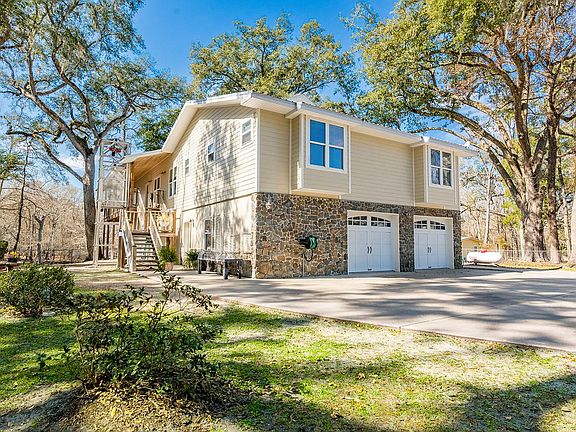 3rd image of 498 SW Manatee Ter