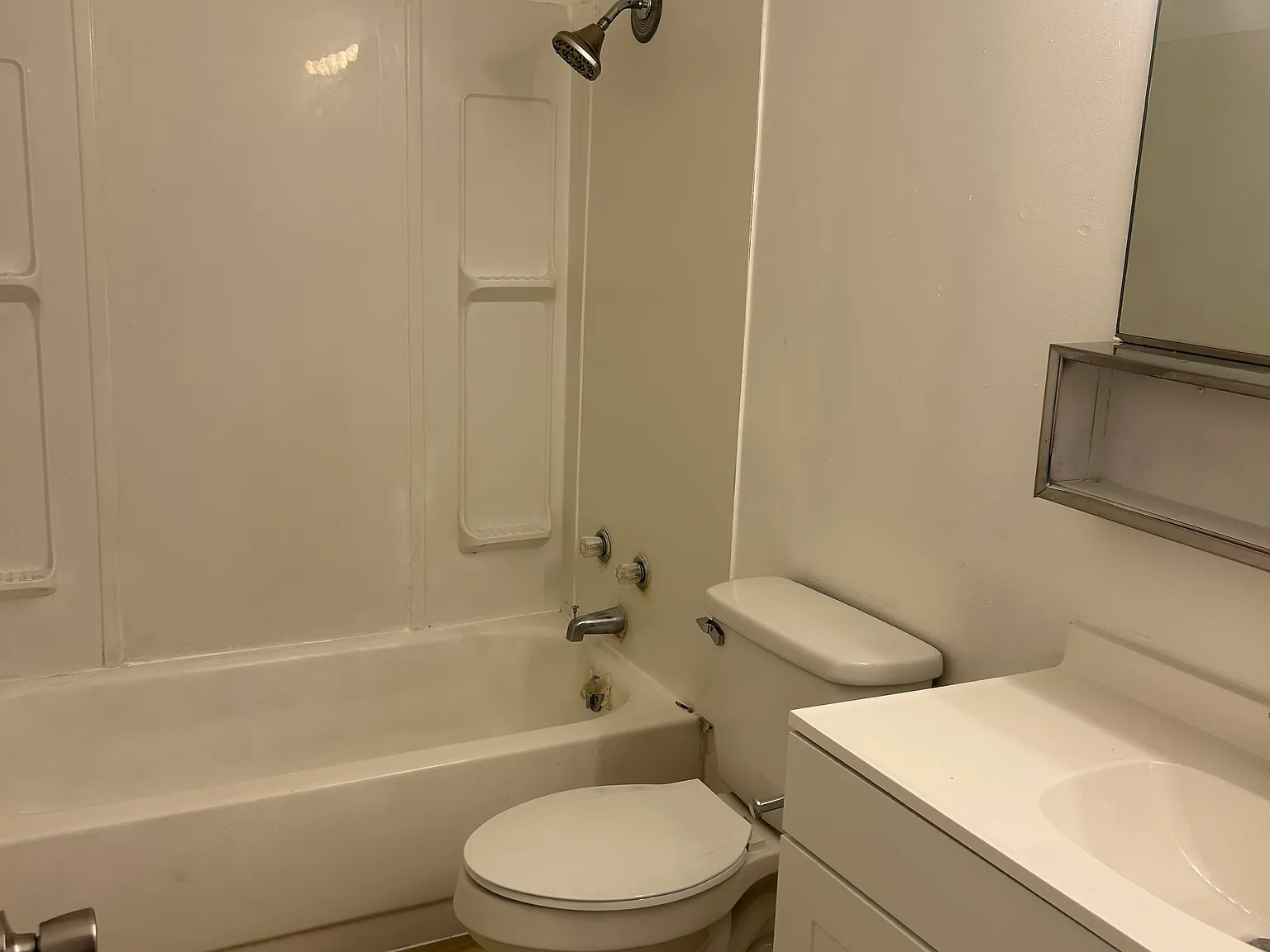 3 bed, $1,075 — Photo 4