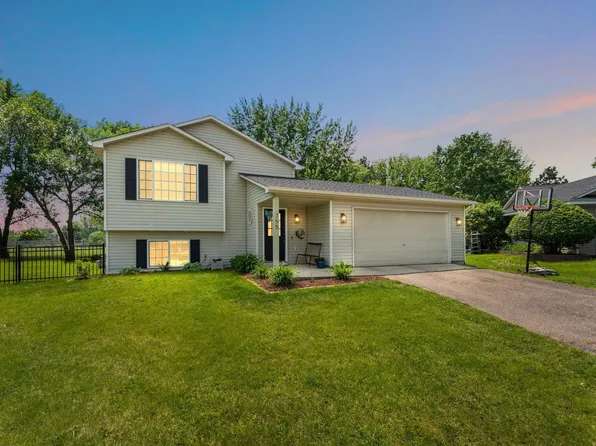 755 Kirche Hill Dr, Carver, MN 55315