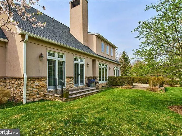 12 Windermere Way — Photo 37