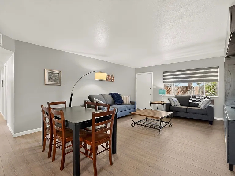 4707 Marquette Ave NE — Photo 2