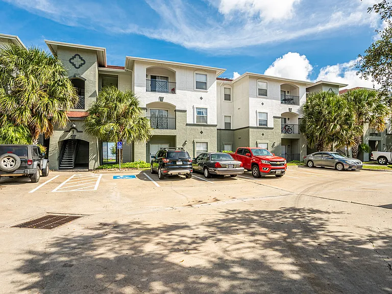 Baypoint Apartments — Photo 22
