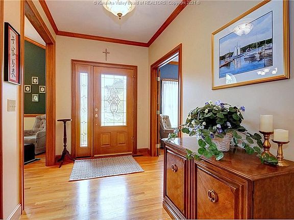 3rd image of 208 Southern Woods Dr