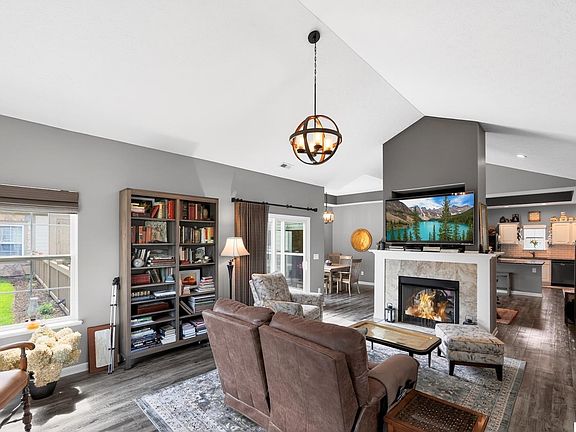 2nd image of 102 Colonial Woods Dr