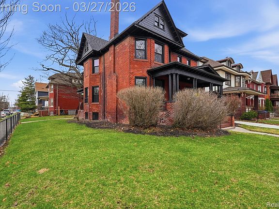 3rd image of 4505 Commonwealth St