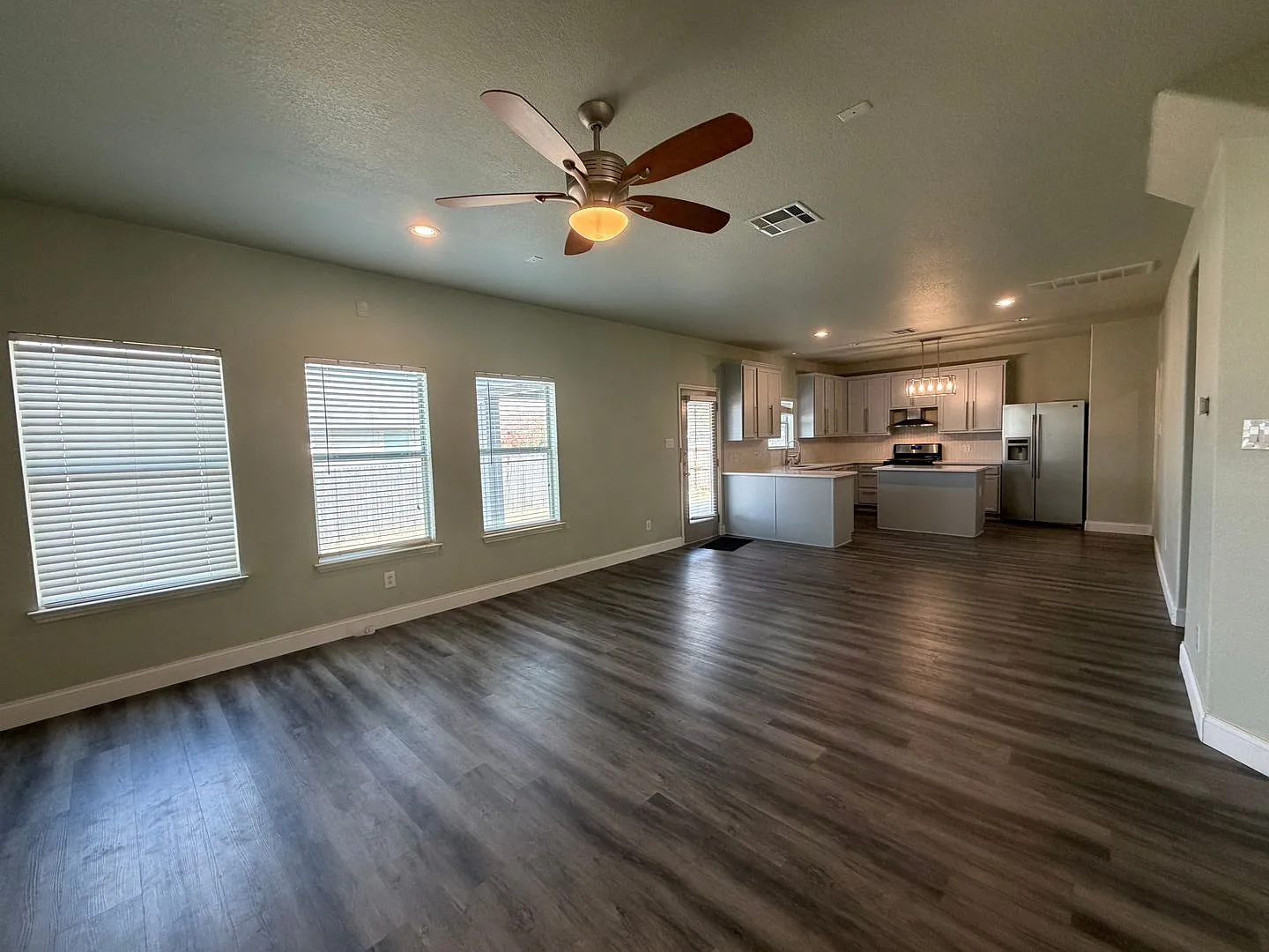 Big 4 Bedroom Home In Round Rock — Photo 3