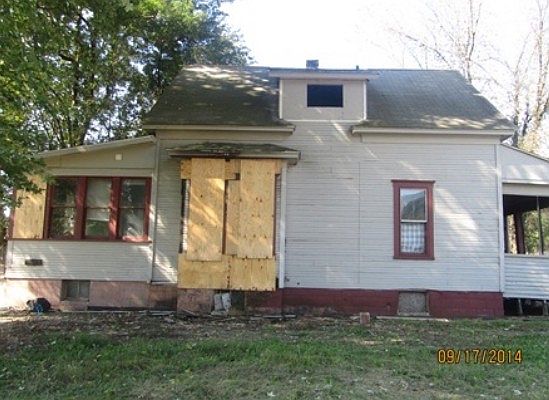 2nd image of 1918 Harvey Ave