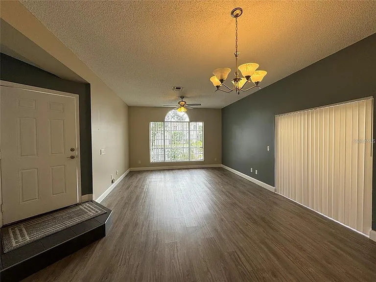 763 Olympic Cir — Photo 2
