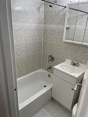 5th image of 131 E 17th St APT 4C
