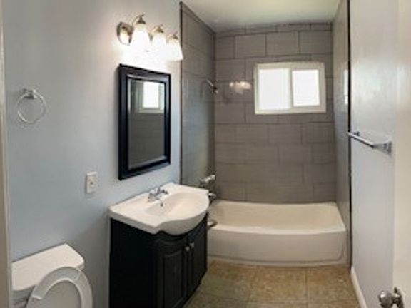 5th image of 1067-1073 E 4th St #67-001