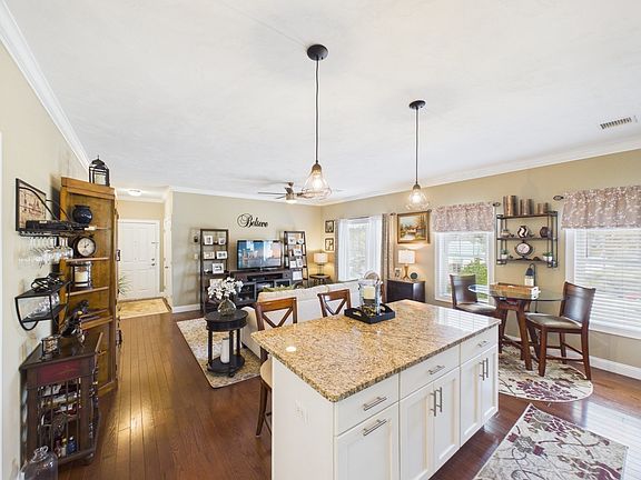 4th image of 1429 Main St #5E