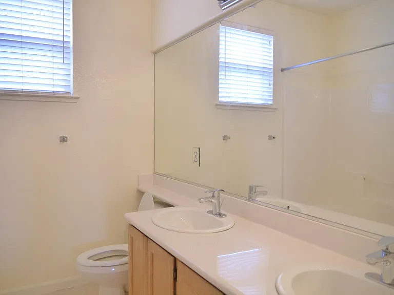 2442 Colby Ct — Photo 20