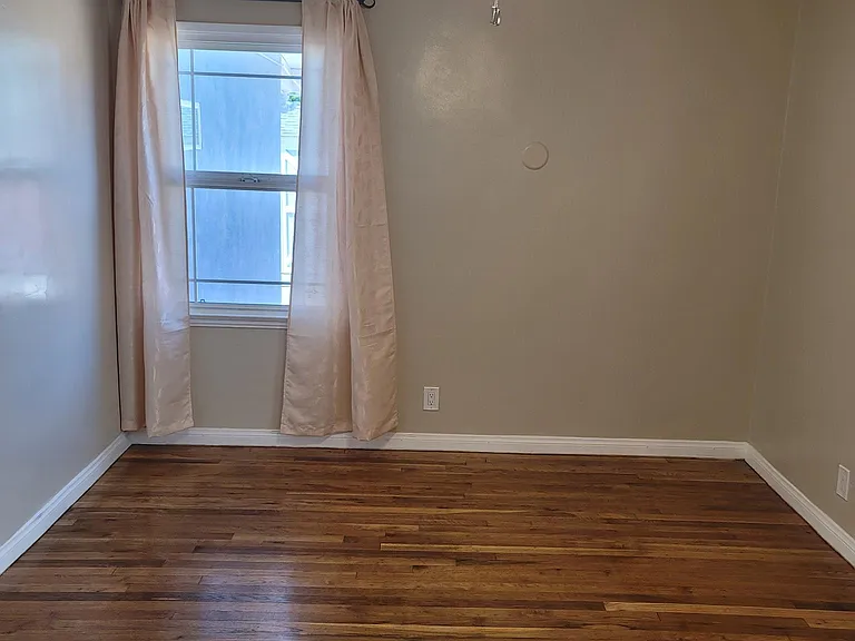 6503 White Oak Ave — Photo 35