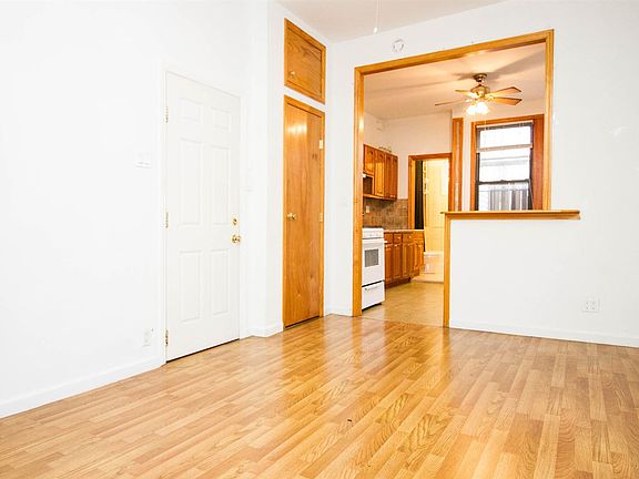 1912_Bleecker_st._1R_(14_of_16)