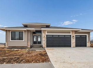 1201 Timber Trl, Solon, IA 52333