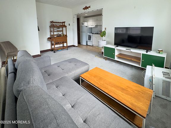 4th image of 19 Leroy Pl APT 1E