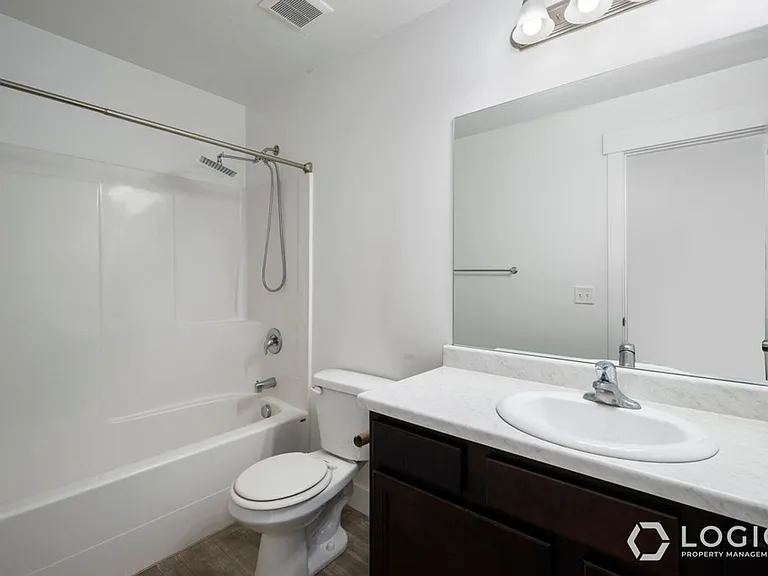164 N Valcrest Dr — Photo 10
