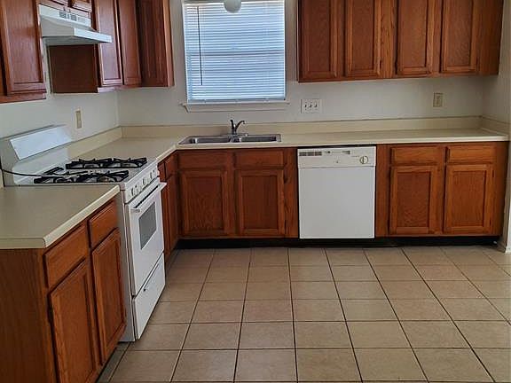 4th image of 19323 Nasworthy Dr