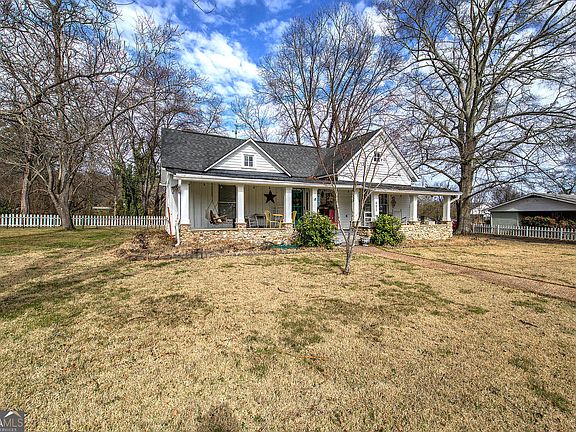 3rd image of 401 Edison St