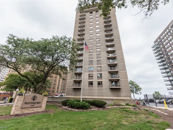 12500 Edgewater Dr APT 303, Lakewood, OH 44107