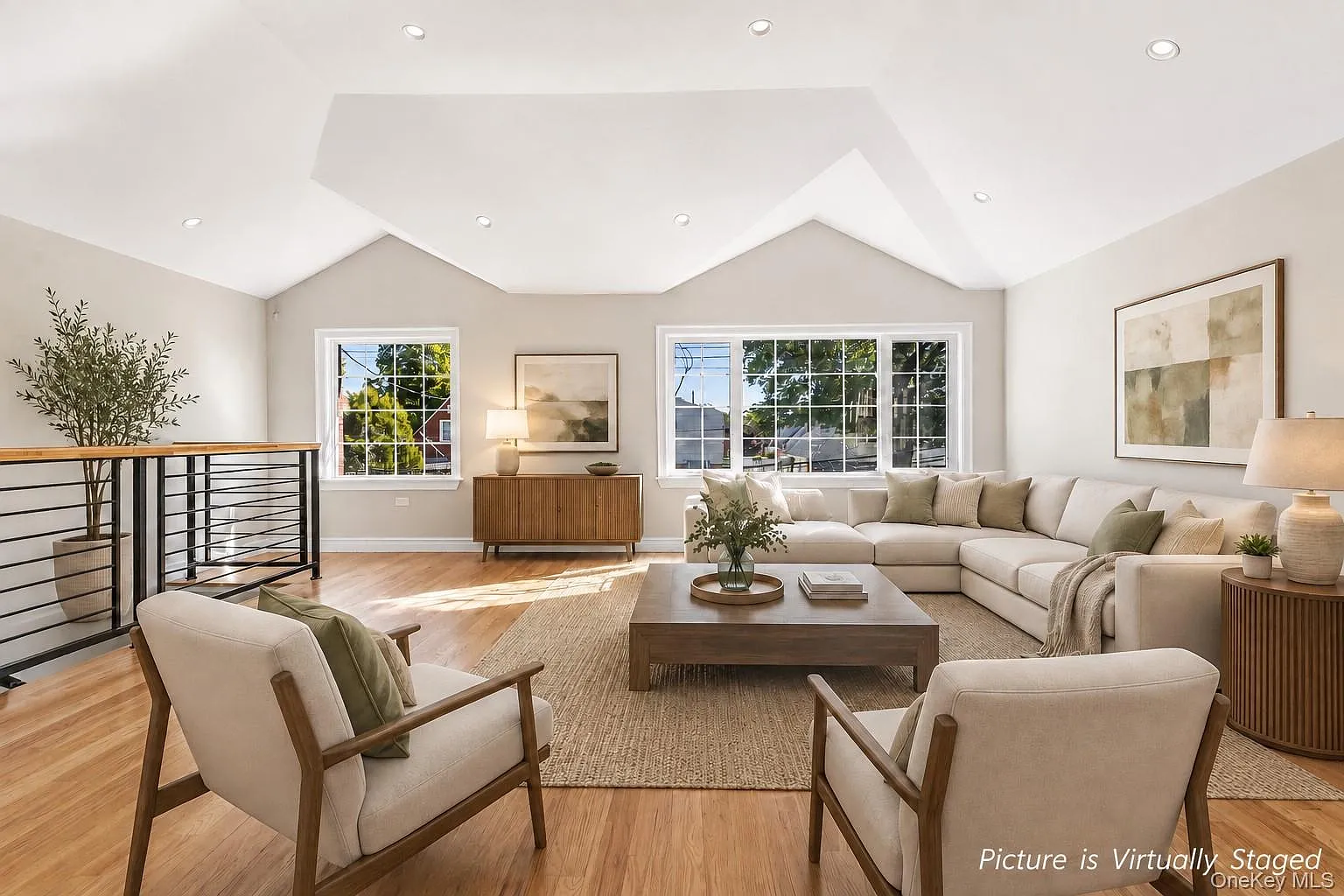 3 bed, 2.0 bath, 1000 sqft, $3,500 — Photo 1