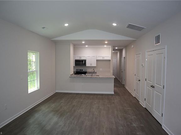 5th image of 2908 Bainbridge Dr