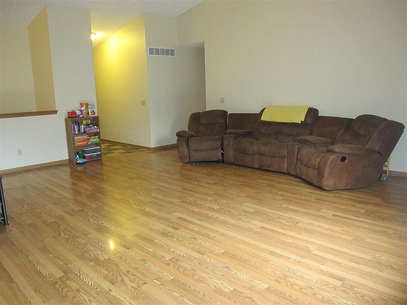 2nd image of 5360 Wagon Wheel Ln