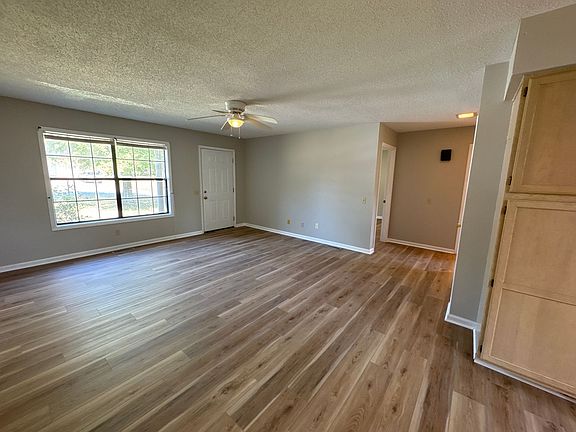 3rd image of 1007 Northwood Dr #B