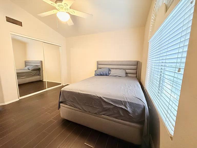 4809 E Melinda Ln — Photo 12