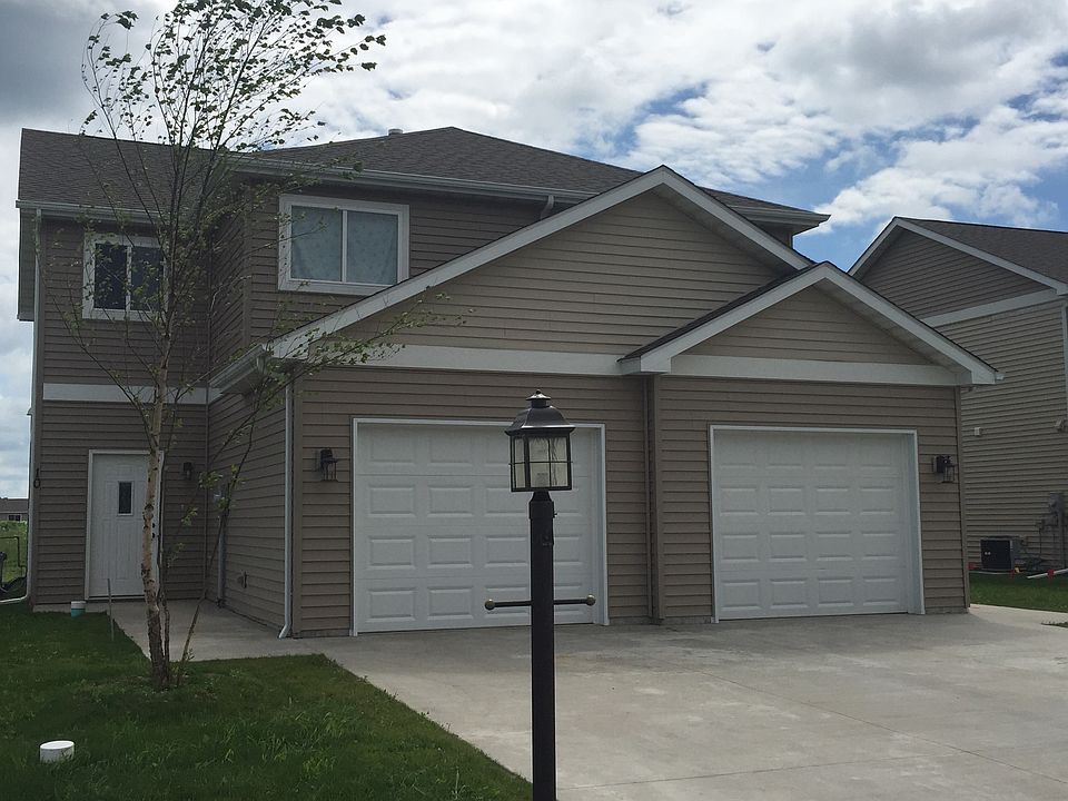 1st image of 804-806 Commercial Dr