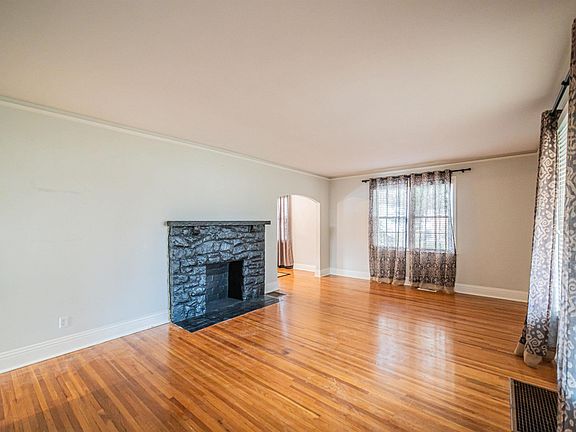 4th image of 405 Minerva Pl