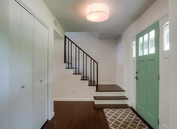 Beautiful entry for this home.