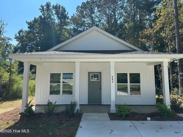 603 W Hayes Street, Burgaw, NC 28425