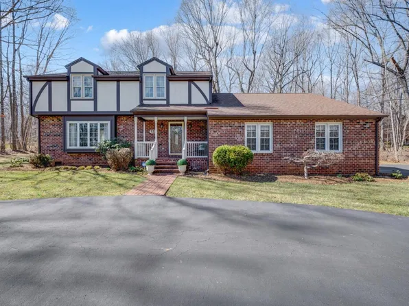 532 Federal Hill Dr, Forest, VA 24551