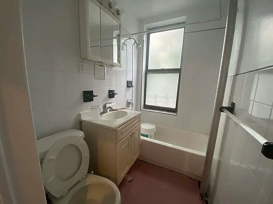 Rented by Lang Realty LLC | media 8