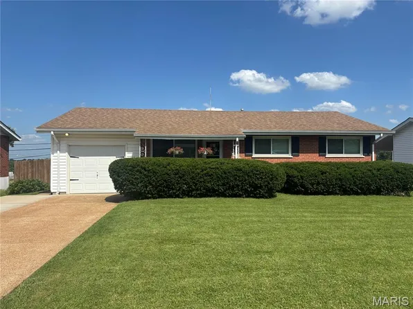 10120 Mullally Dr, Saint Louis, MO 63123