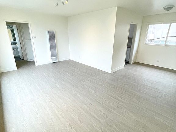 3rd image of 4190 Somerset Dr #3