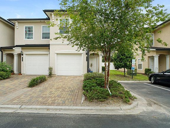 2nd image of 11331 Estancia Villa Cir #401