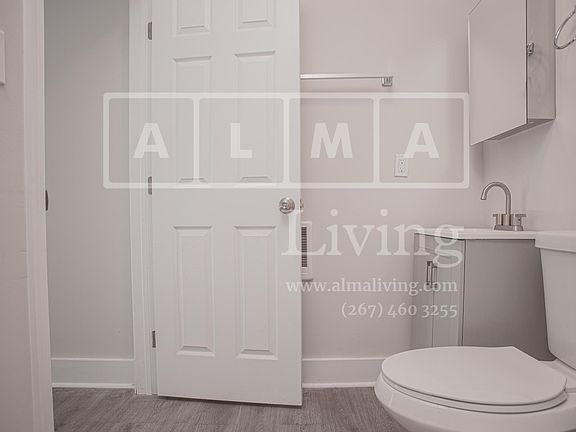 4th image of 2537 N Chadwick St #14