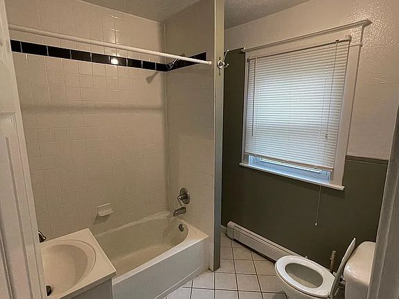 4th image of 239 E Township Line Rd APT B