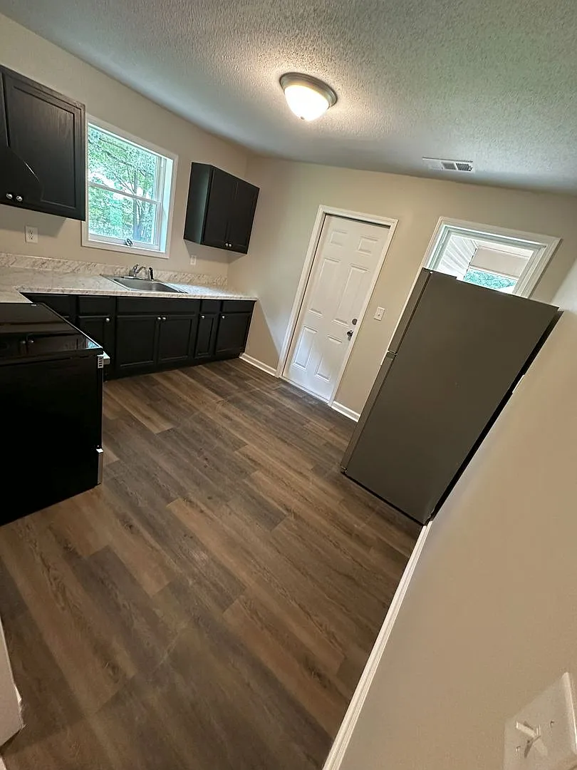 3 Bedroom 1 Bath Home — Photo 2