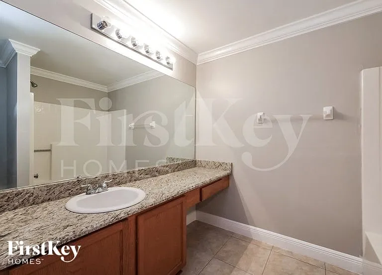 1839 NW 19th Pl — Photo 13