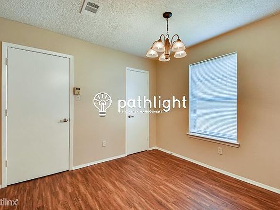 4th image of 2705 Hilldale Blvd